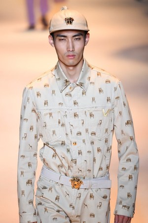 ヴェルサーチ 2016年春夏メンズコレクション - ハードボイルドな男たちの協奏曲｜写真31