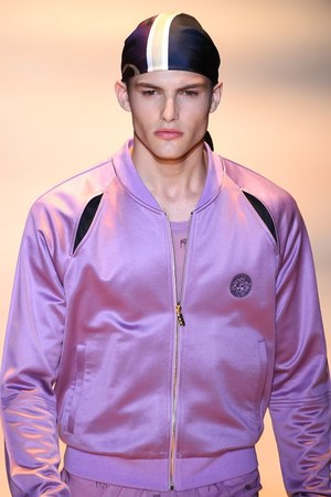 ヴェルサーチ 2016年春夏メンズコレクション - ハードボイルドな男たちの協奏曲｜写真33