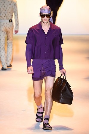 ヴェルサーチ 2016年春夏メンズコレクション - ハードボイルドな男たちの協奏曲｜写真34