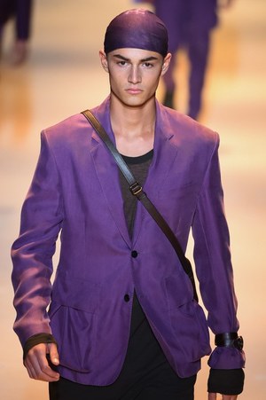 ヴェルサーチ 2016年春夏メンズコレクション - ハードボイルドな男たちの協奏曲｜写真39