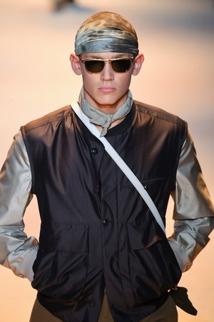 ヴェルサーチ 2016年春夏メンズコレクション - ハードボイルドな男たちの協奏曲｜写真52