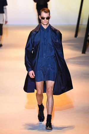 ヴェルサーチ 2016年春夏メンズコレクション - ハードボイルドな男たちの協奏曲｜写真58