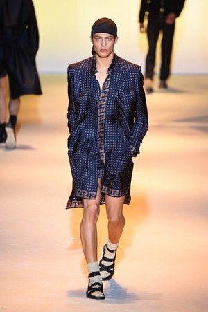 ヴェルサーチ 2016年春夏メンズコレクション - ハードボイルドな男たちの協奏曲｜写真61