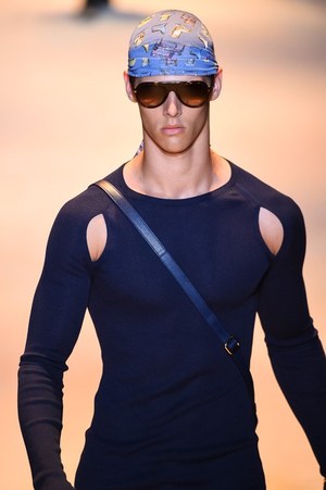 ヴェルサーチ 2016年春夏メンズコレクション - ハードボイルドな男たちの協奏曲｜写真67