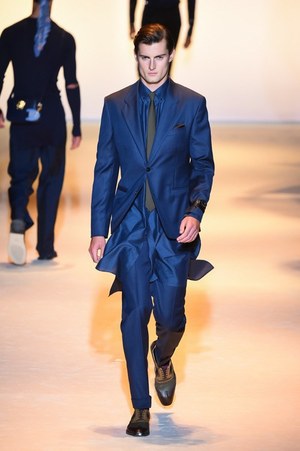 ヴェルサーチ 2016年春夏メンズコレクション - ハードボイルドな男たちの協奏曲｜写真70