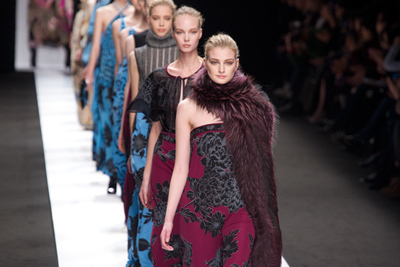 大輪のぼたんがラグジュアリーに咲き誇る レオナール(LEONARD) 2011-12年秋冬コレクション