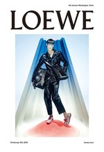 ロエベ、2016年春夏メンズコレクションの発表前に広告ビジュアル公開 - 富士山をイメージ｜写真1