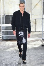 ジバンシィ バイ リカルド ティッシ 2016年春夏メンズコレクション - 縦縞なストリート・モード｜写真10