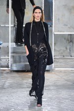 ジバンシィ バイ リカルド ティッシ 2016年春夏メンズコレクション - 縦縞なストリート・モード｜写真104