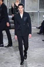 ジバンシィ バイ リカルド ティッシ 2016年春夏メンズコレクション - 縦縞なストリート・モード｜写真106