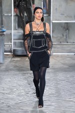 ジバンシィ バイ リカルド ティッシ 2016年春夏メンズコレクション - 縦縞なストリート・モード｜写真109