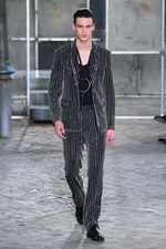 ジバンシィ バイ リカルド ティッシ 2016年春夏メンズコレクション - 縦縞なストリート・モード｜写真111