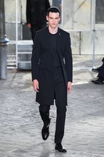 ジバンシィ バイ リカルド ティッシ 2016年春夏メンズコレクション - 縦縞なストリート・モード｜写真23