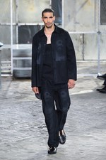 ジバンシィ バイ リカルド ティッシ 2016年春夏メンズコレクション - 縦縞なストリート・モード｜写真24