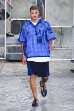 ジバンシィ バイ リカルド ティッシ 2016年春夏メンズコレクション - 縦縞なストリート・モード｜写真40