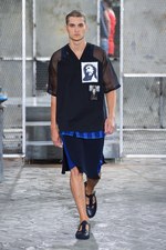 ジバンシィ バイ リカルド ティッシ 2016年春夏メンズコレクション - 縦縞なストリート・モード｜写真43