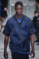 ジバンシィ バイ リカルド ティッシ 2016年春夏メンズコレクション - 縦縞なストリート・モード｜写真47