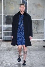 ジバンシィ バイ リカルド ティッシ 2016年春夏メンズコレクション - 縦縞なストリート・モード｜写真48