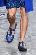 ジバンシィ バイ リカルド ティッシ 2016年春夏メンズコレクション - 縦縞なストリート・モード｜写真54