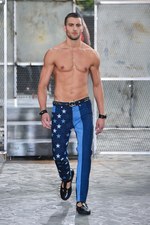 ジバンシィ バイ リカルド ティッシ 2016年春夏メンズコレクション - 縦縞なストリート・モード｜写真55