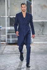 ジバンシィ バイ リカルド ティッシ 2016年春夏メンズコレクション - 縦縞なストリート・モード｜写真69