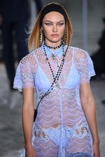 ジバンシィ バイ リカルド ティッシ 2016年春夏メンズコレクション - 縦縞なストリート・モード｜写真72