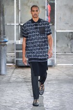 ジバンシィ バイ リカルド ティッシ 2016年春夏メンズコレクション - 縦縞なストリート・モード｜写真74