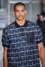 ジバンシィ バイ リカルド ティッシ 2016年春夏メンズコレクション - 縦縞なストリート・モード｜写真76