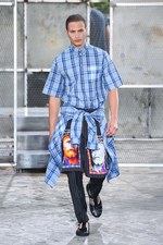 ジバンシィ バイ リカルド ティッシ 2016年春夏メンズコレクション - 縦縞なストリート・モード｜写真86