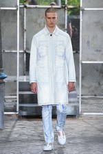 ジバンシィ バイ リカルド ティッシ 2016年春夏メンズコレクション - 縦縞なストリート・モード｜写真94