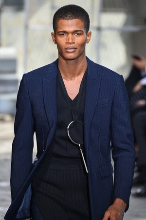 ジバンシィ バイ リカルド ティッシ 2016年春夏メンズコレクション - 縦縞なストリート・モード｜写真2