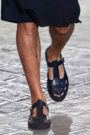 ジバンシィ バイ リカルド ティッシ 2016年春夏メンズコレクション - 縦縞なストリート・モード｜写真4