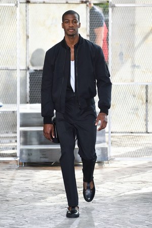 ジバンシィ バイ リカルド ティッシ 2016年春夏メンズコレクション - 縦縞なストリート・モード｜写真6