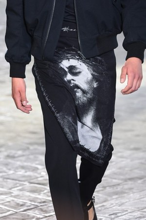 ジバンシィ バイ リカルド ティッシ 2016年春夏メンズコレクション - 縦縞なストリート・モード｜写真11