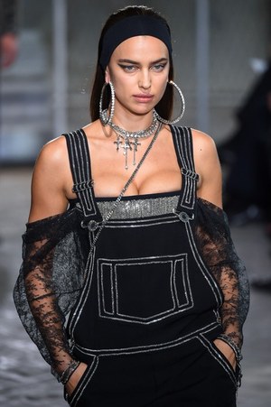 ジバンシィ バイ リカルド ティッシ 2016年春夏メンズコレクション - 縦縞なストリート・モード｜写真110