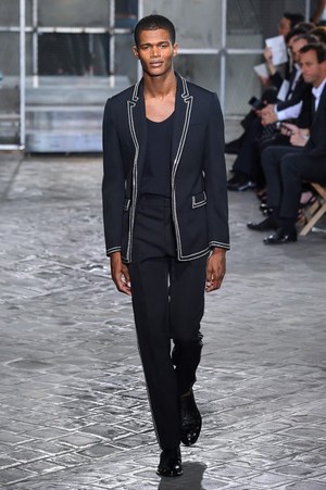 ジバンシィ バイ リカルド ティッシ 2016年春夏メンズコレクション - 縦縞なストリート・モード｜写真118