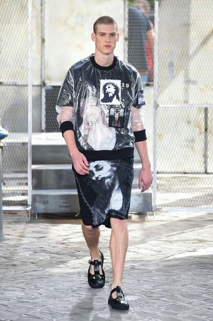 ジバンシィ バイ リカルド ティッシ 2016年春夏メンズコレクション - 縦縞なストリート・モード｜写真12