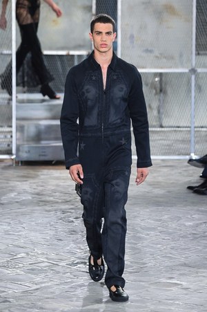 ジバンシィ バイ リカルド ティッシ 2016年春夏メンズコレクション - 縦縞なストリート・モード｜写真28