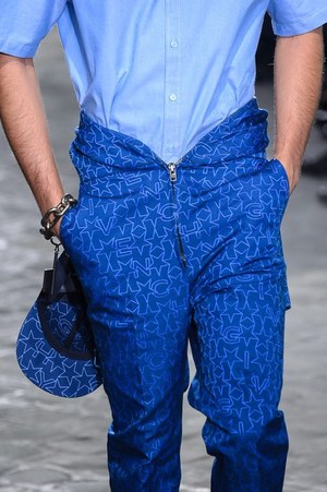 ジバンシィ バイ リカルド ティッシ 2016年春夏メンズコレクション - 縦縞なストリート・モード｜写真33