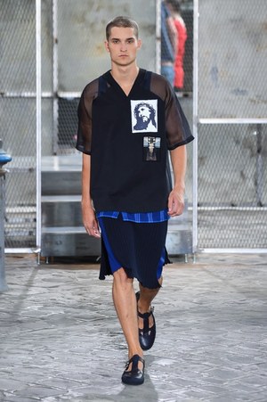 ジバンシィ バイ リカルド ティッシ 2016年春夏メンズコレクション - 縦縞なストリート・モード｜写真43