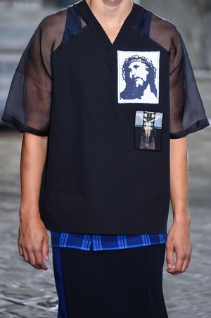 ジバンシィ バイ リカルド ティッシ 2016年春夏メンズコレクション - 縦縞なストリート・モード｜写真44