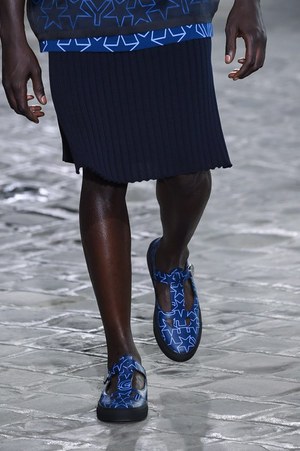 ジバンシィ バイ リカルド ティッシ 2016年春夏メンズコレクション - 縦縞なストリート・モード｜写真46