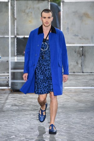 ジバンシィ バイ リカルド ティッシ 2016年春夏メンズコレクション - 縦縞なストリート・モード｜写真53