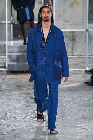 ジバンシィ バイ リカルド ティッシ 2016年春夏メンズコレクション - 縦縞なストリート・モード｜写真64