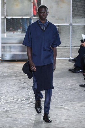 ジバンシィ バイ リカルド ティッシ 2016年春夏メンズコレクション - 縦縞なストリート・モード｜写真68