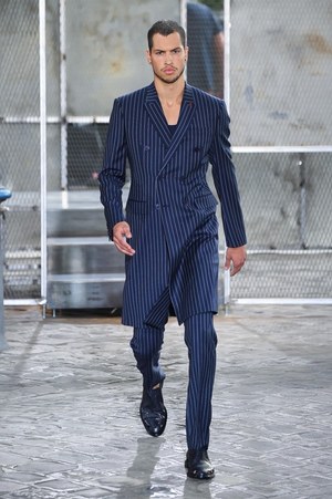 ジバンシィ バイ リカルド ティッシ 2016年春夏メンズコレクション - 縦縞なストリート・モード｜写真69