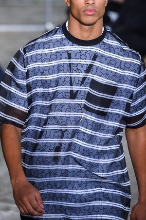 ジバンシィ バイ リカルド ティッシ 2016年春夏メンズコレクション - 縦縞なストリート・モード｜写真80