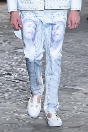 ジバンシィ バイ リカルド ティッシ 2016年春夏メンズコレクション - 縦縞なストリート・モード｜写真90