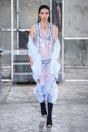 ジバンシィ バイ リカルド ティッシ 2016年春夏メンズコレクション - 縦縞なストリート・モード｜写真97