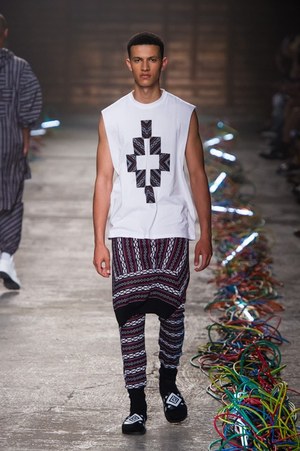 マルセロ・ブロン カウンティ・オブ・ミラン(MARCELO BURLON COUNTY OF MILAN) 2016年春夏メンズコレクション  - 写真3